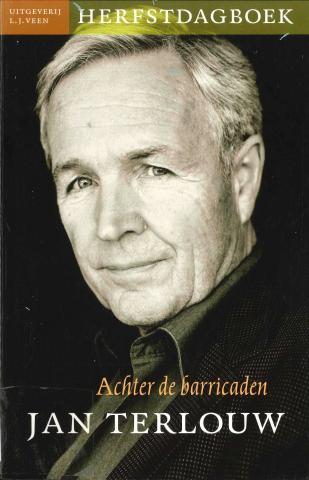 Cover van het boek "Achter de barricaden" van Jan Terlouw