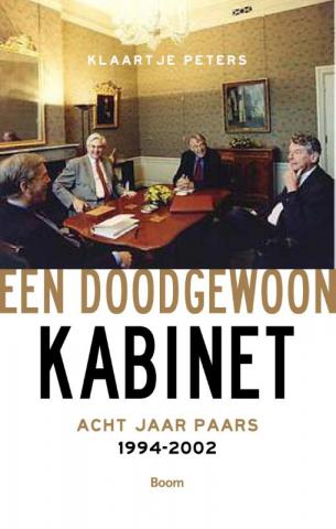 Cover van het boek "Een doodgewoon kabinet" van Klaartje Peters