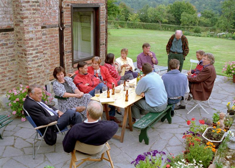 Van Mierlo (l) tijdens een fractieweekend in de Ardennen in 1993