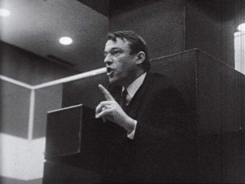 Van Mierlo spreekt het eerste congres van D66 toe op 17 december 1966.