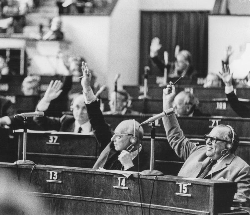 Vergadering van het Europees Parlement in 1975.