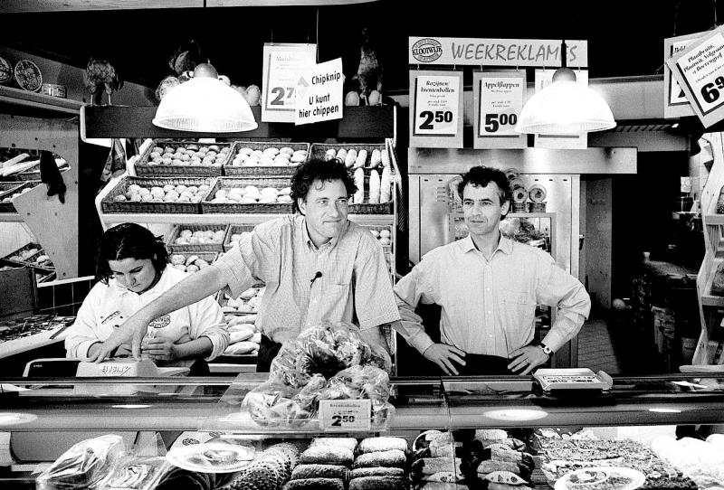 Foto van Thom de Graaf en Rogier van Boxtel in een bakkerij