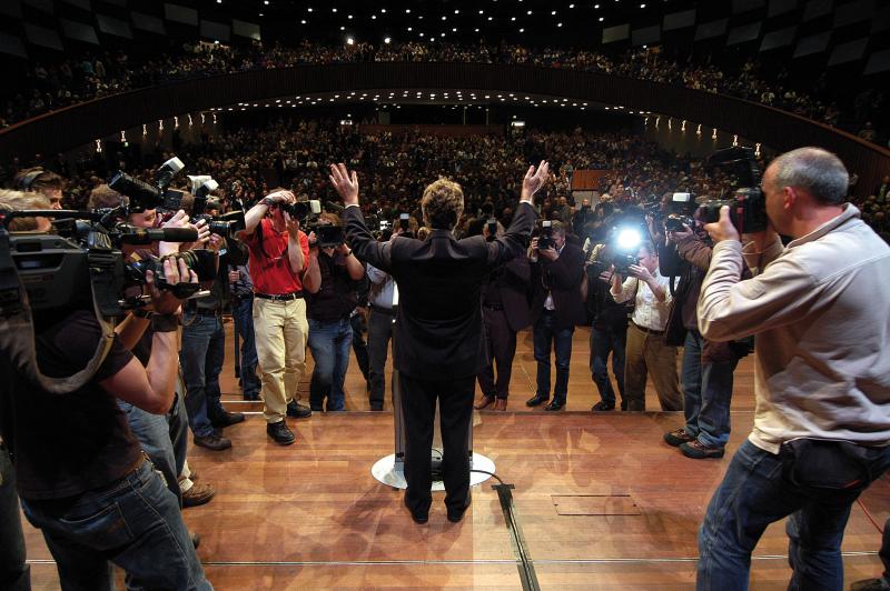 Foto van Boris Dittrich voor een zaal