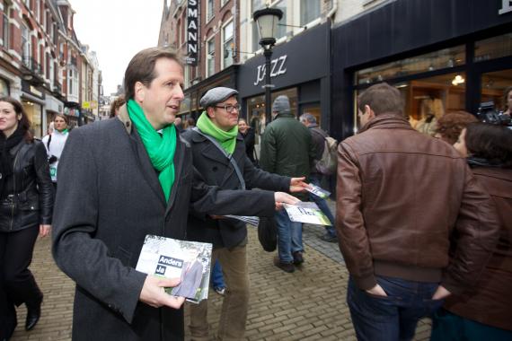 Pechtold tijdens de start van de campagne voor de Provinciale Statenverkiezingen in maart 2011.