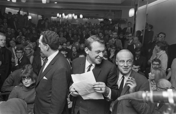 Uitslagenavond van D66 op 15 februari 1967 in Krasnapolsky, Amsterdam.