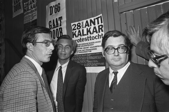 Brinkhorst, Glastra van Loon, Gruijters en Vis op het partijcongres in Amsterdam, oktober 1974.