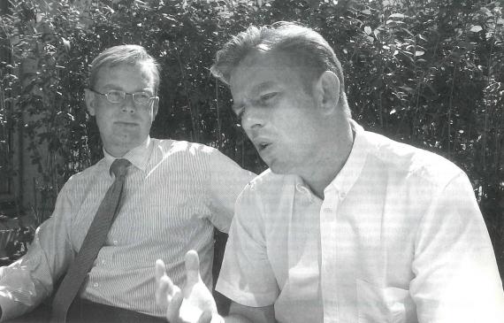 Bestuursleden Van Drimmelen en Schouw in 2002 in gesprek met Democraat over de toekomst van D66.